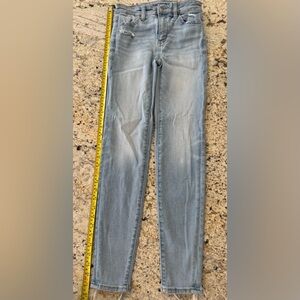American Eagle Outfitters – High-Rise Jegging jeans.